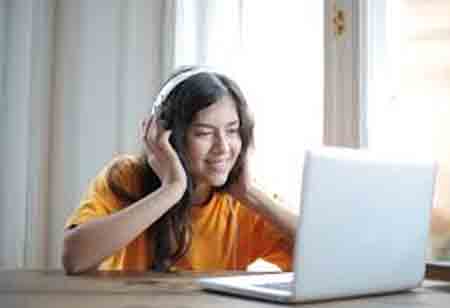 Simply Amazing Ways to Humanize Remote Employee Onboarding