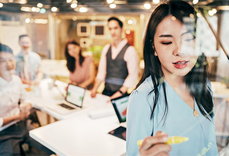 Useful Tips for Managers to Lead Effectively in a Virtual Environment