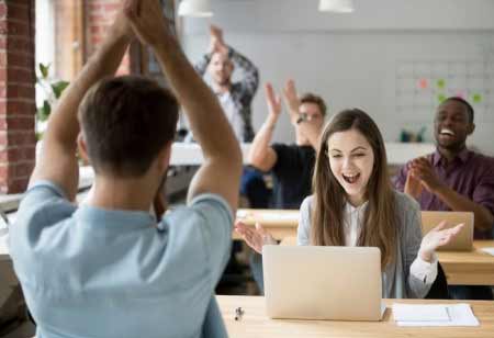 3 Reasons to Implement Reward Technology in Workplace